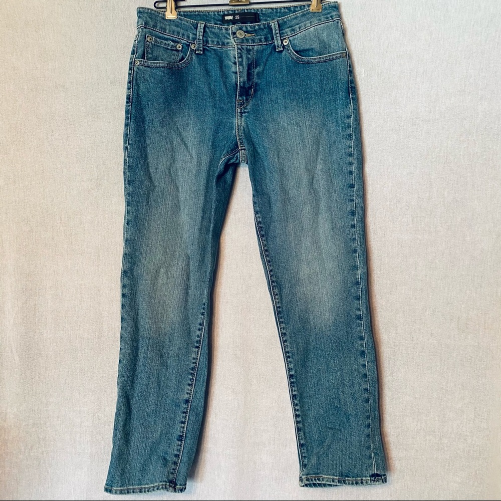 Women’s Levi’s jeans straight leg